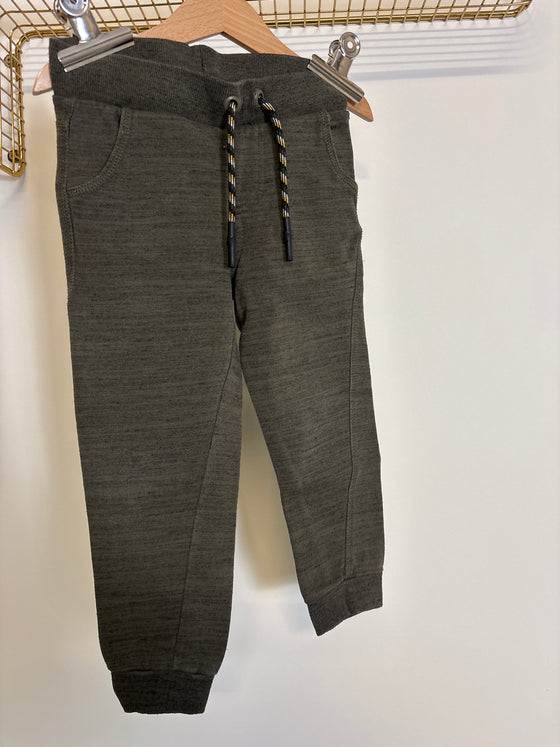 Joggingbroekje Someone
