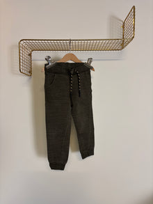  Joggingbroekje Someone